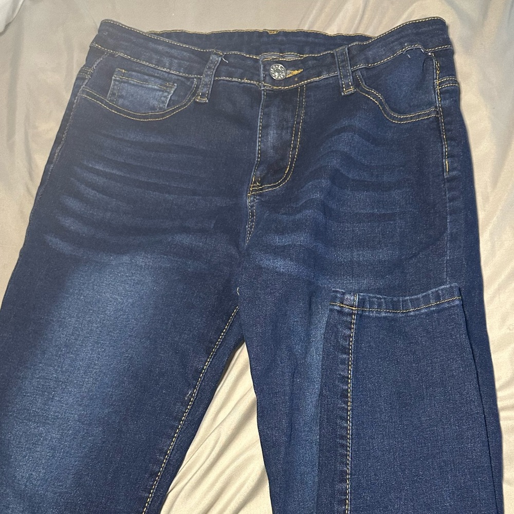 Dark washed skinny jeans